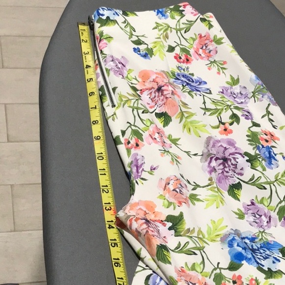 Alice + Olivia Gardenia Lorinda Floral crop trousers - Picture 9 of 9